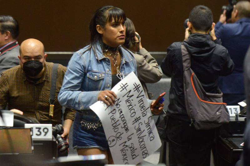‘Perreo hasta el suelo’: Diputada María Clemente se queja de gimnasio por prohibirle oír reggaetón