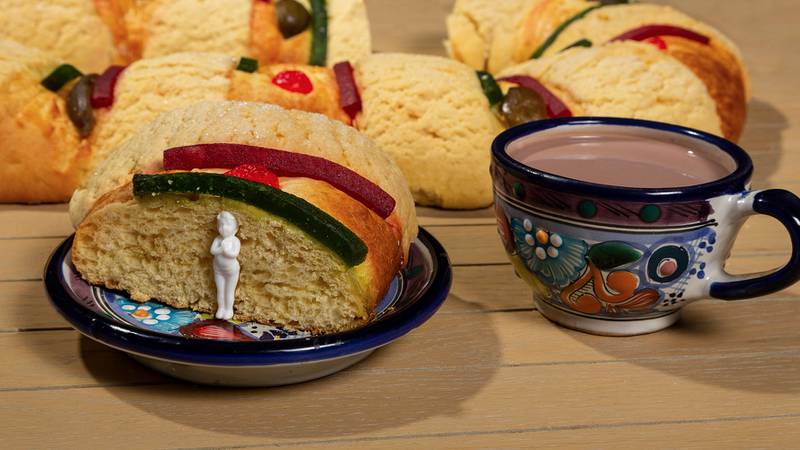 ¿Por qué la Rosca de Reyes tiene ‘muñequitos’ adentro?