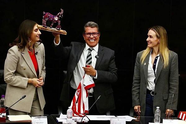 Reconoce Senado logros de Chivas Femenil