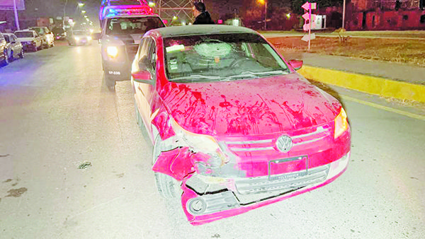 Chocan auto para golpear a conductor
