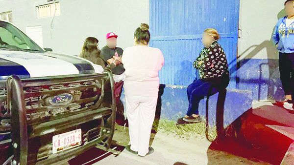 Pareja alcoholizada pelea en Praderas