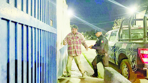 Husmea en locales y acaba en una celda