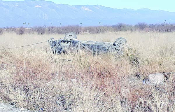 Dos heridos al volcar camioneta