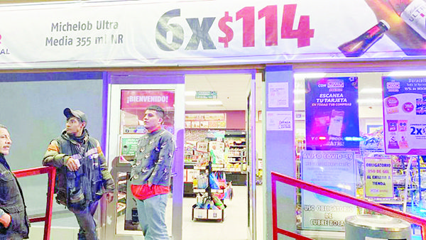 Atracan tienda y huyen ladrones