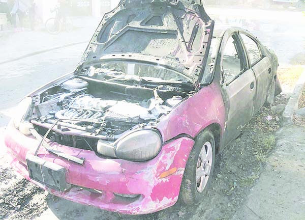 Pirómana quema auto y una vivienda