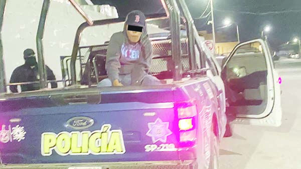 Acaba en prisión al dañar camioneta