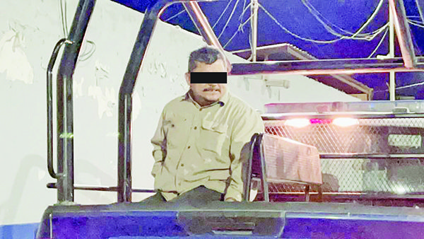 Ataca a policía en riña de vecinos