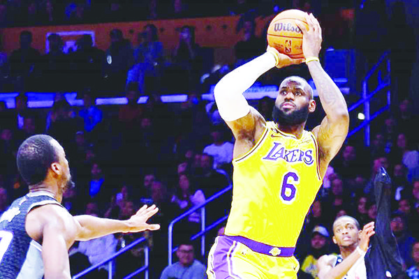 Son Lakers y Curry los que más venden en la NBA