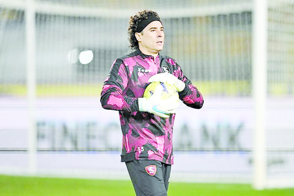Consigue Memo Ochoa su primer triunfo con el Salernitana