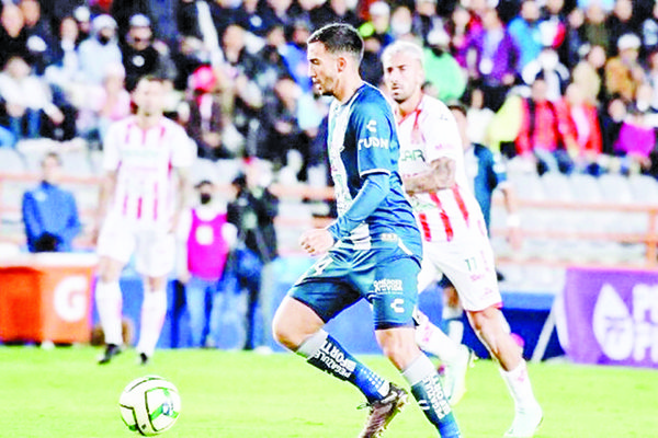 Pachuca vence a Necaxa y es líder del torneo