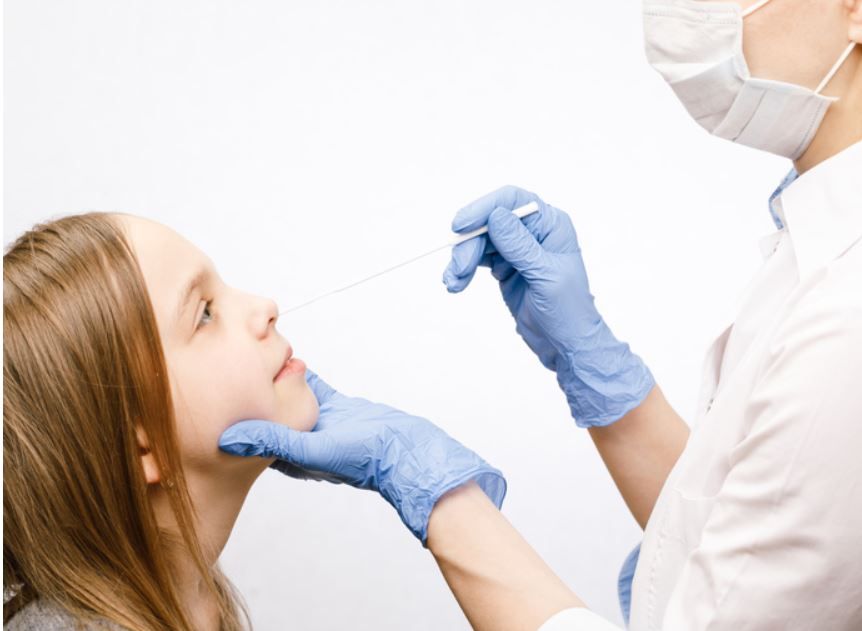 Inmunidad contra COVID-19: Anticuerpos en mucosa nasal duran más tiempo si te dio ómicron