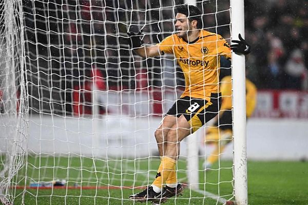 Anota Raúl Jiménez en eliminación del Wolverhampton