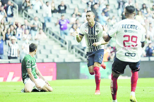 Triplete de Funes Mori y Rayados vence a San Luis