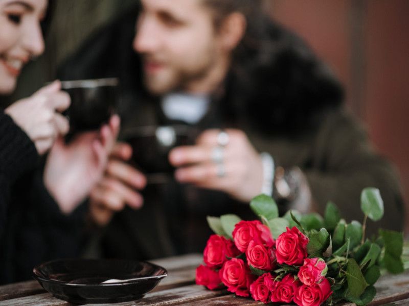 Este es el significado de regalar rosas rojas y rosas en San Valentín