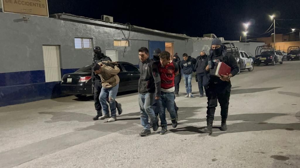 RIÑEN POLICIAS Y COLONOS POR DETENCIONES PASADAS