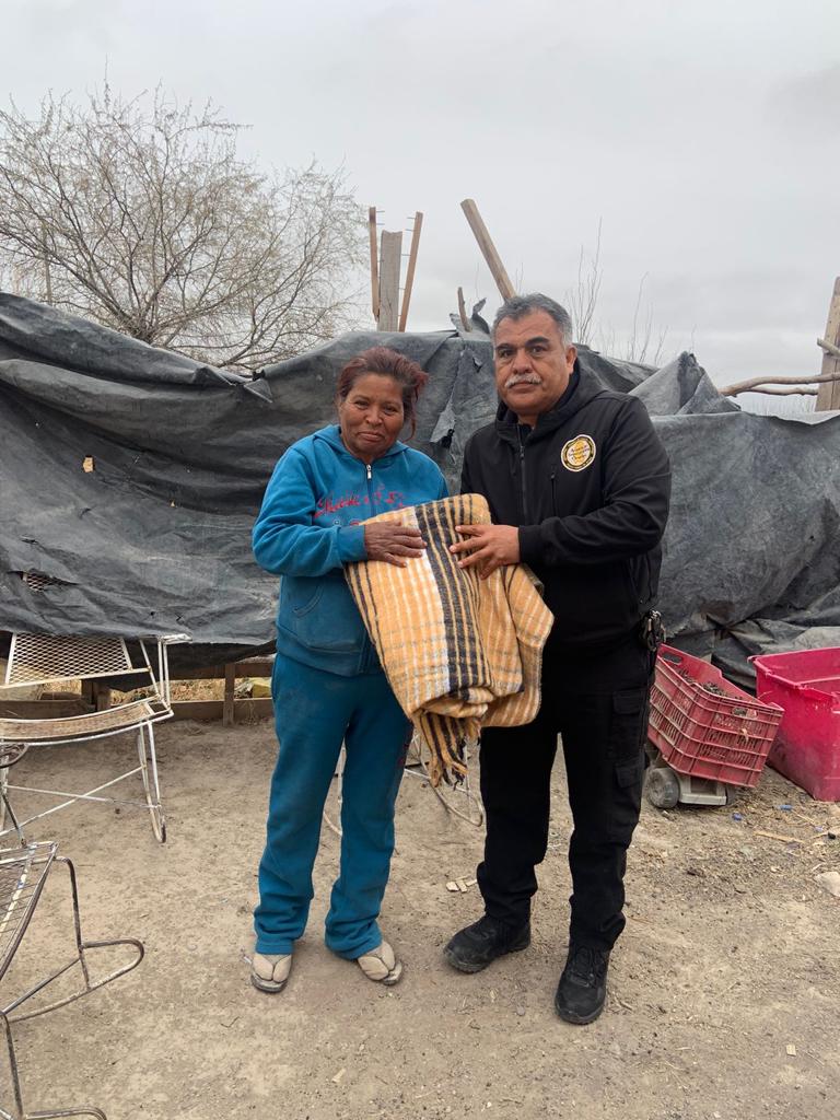 Dan elementos de la AIC apoyo a familias