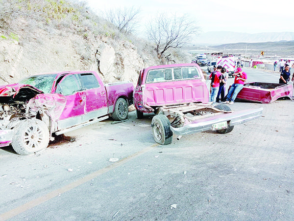 Impactan de frente camionetas en la 57