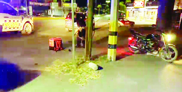 Embiste auto a motociclista