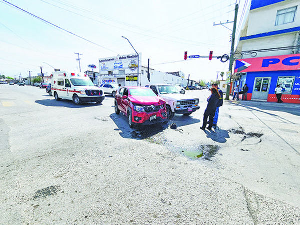 Anciano lesionado en accidente vehicular