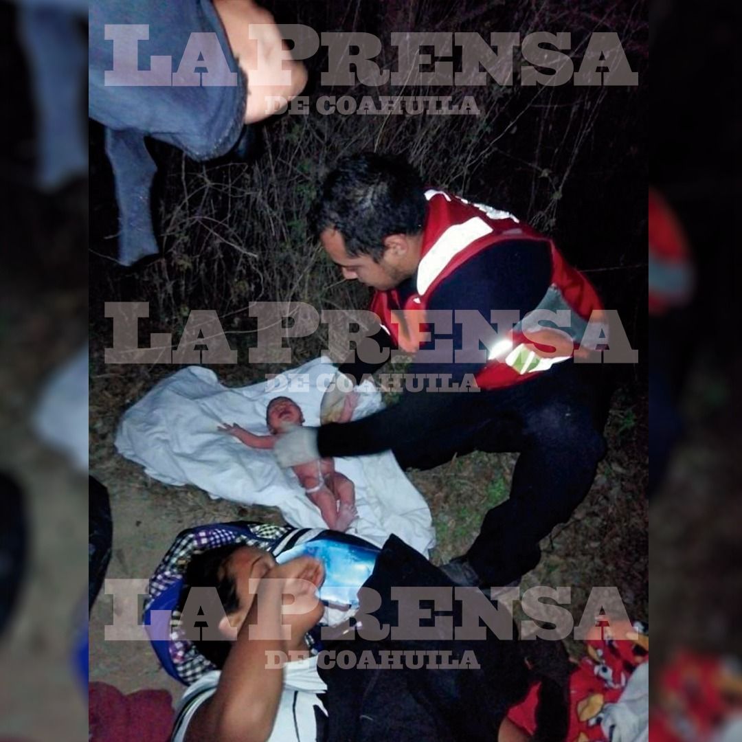 A orillas del río Bravo… Da mujer a luz