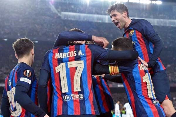 Rescata Barcelona empate ante el United en Europa League