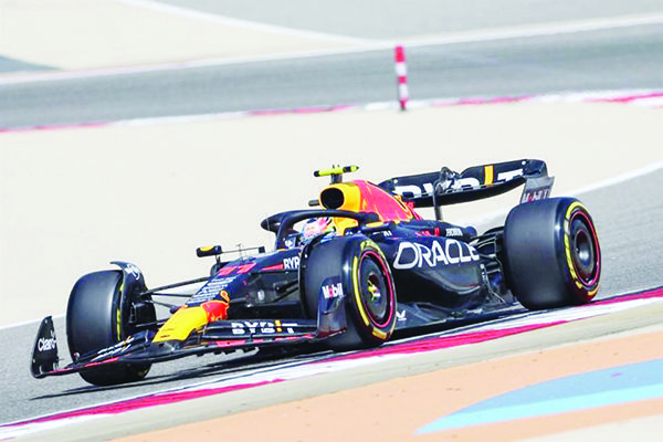 Checo Pérez registra el mejor tiempo de la pretemporada