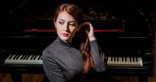 Pianista mexicana Clara Luna difunde la música por streaming