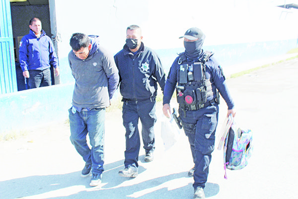 Ladrón arranca tubería en casa