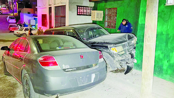 Mujer mete Nitro a un sanitario