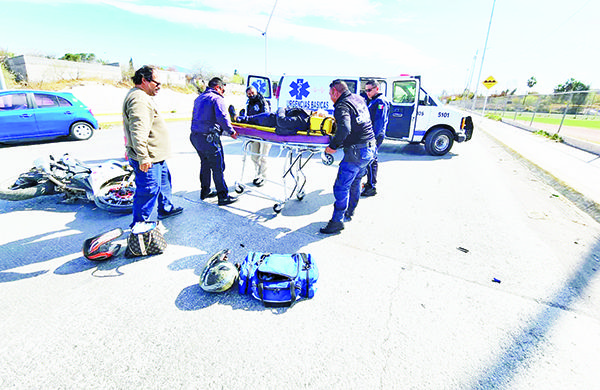 Mujer herida en choque de motos