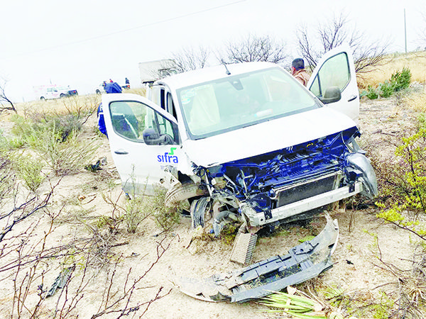 Camioneta se sale de carretera
