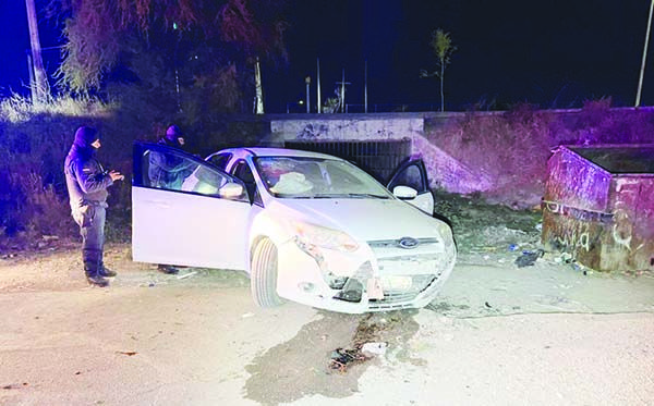 Cae de puente con todo y auto