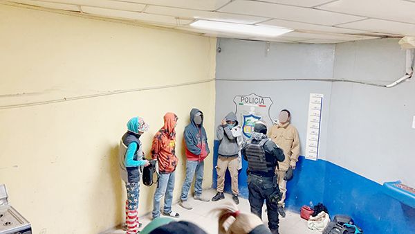 Hacen redada en colinas y caen 5