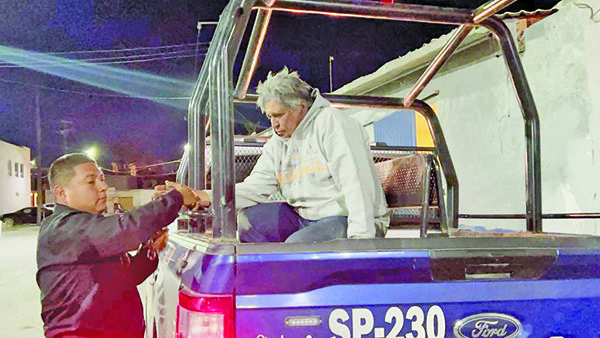 Ebrio golpea a pareja e hijastra