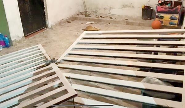 Viola restricción y tumba portón a ex