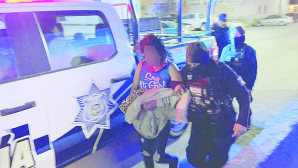Alucina mujer y se torna violenta