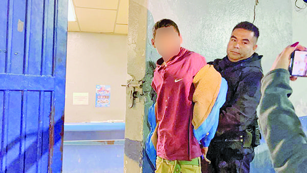 Sorprenden al ladrón dentro de primaria