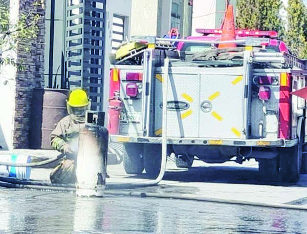 Envuelven llamas 2 tanques de gas