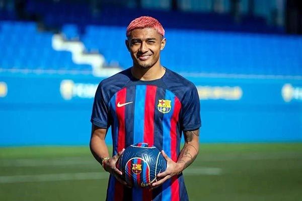 Anuncia Barcelona fichaje de Julián Araujo
