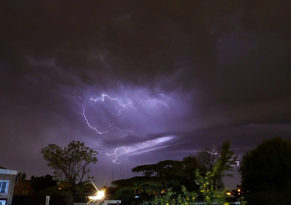 Luces de terremoto: qué sabe la ciencia sobre este peculiar fenómeno