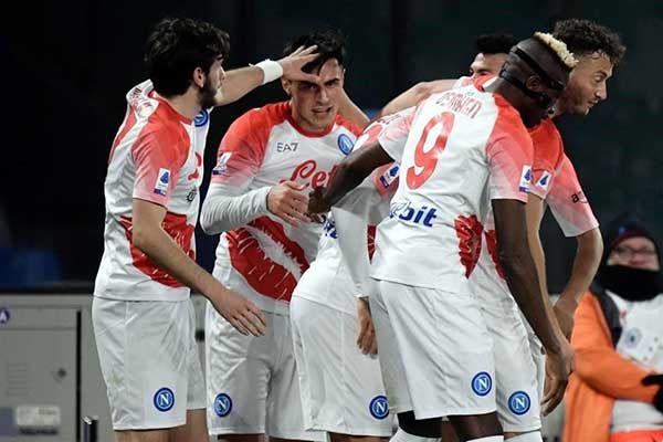 Da Napoli nuevo paso para obtener el Scudetto