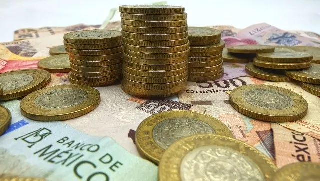 Peso intenta retomar racha ganadora ante el dólar