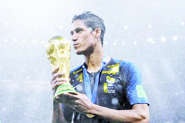 Se retira Varane de la selección francesa a los 29 años