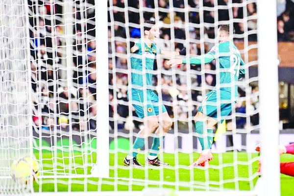 Asiste Raúl Jiménez en empate del Wolverhampton