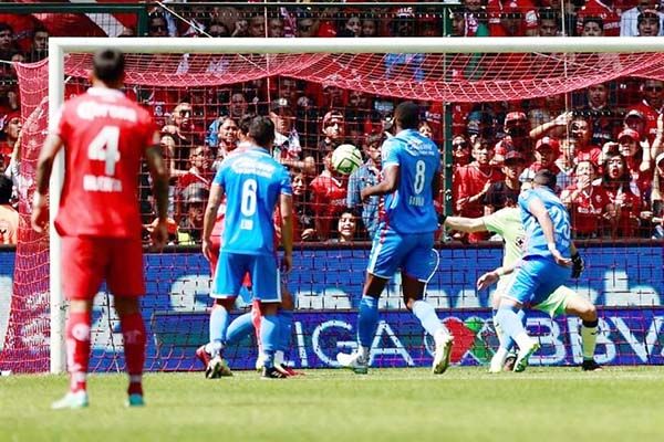 Reacciona Toluca y vence a Cruz Azul en casa