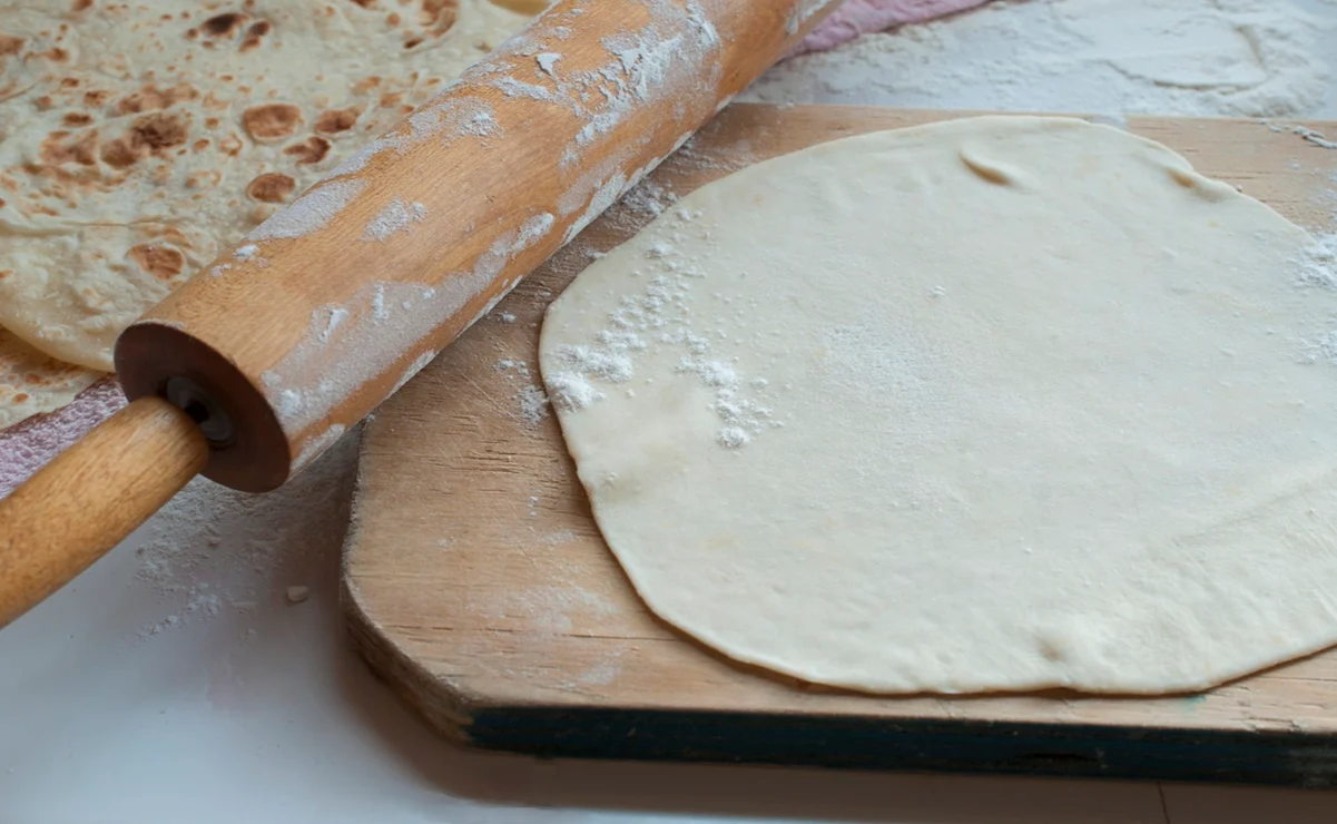 Prepara tortillas desde cero, quedan suaves e infladitas