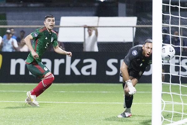 Sufre México para ganar a Surinam en debut de Diego Cocca