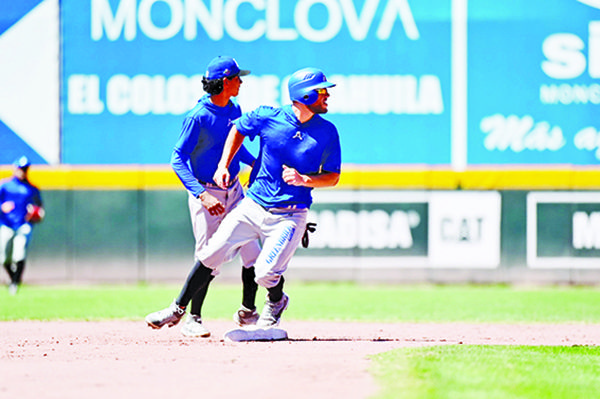 EXPLOTAN BATS DE CATCHERS MOORE, HERRMANN Y MÁRQUEZ.