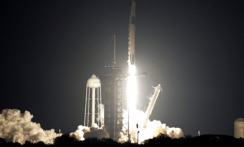 Astronautas de EEUU, Rusia y Emiratos despegan hacia la EEI