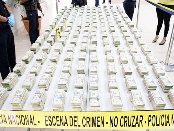 Otro hallazgo sospechoso: policía encuentra 1.2 mdd en un camión abandonado